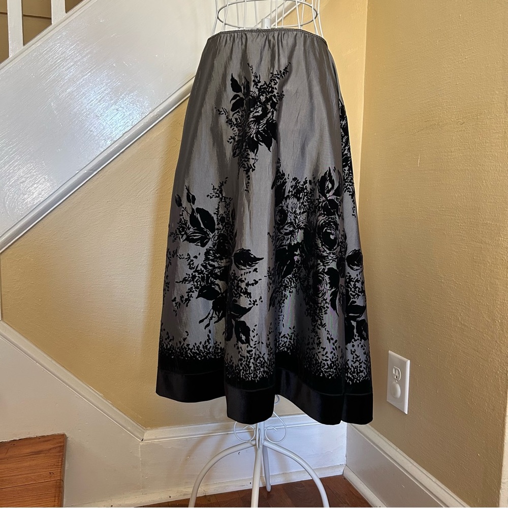 Dressbarn Black and Gray Floral Skirt